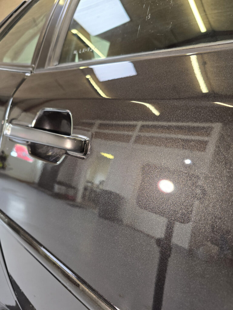 Efter polering – dyb glans og reducerede swirls efter professionel bilpolering hos Detailing Center